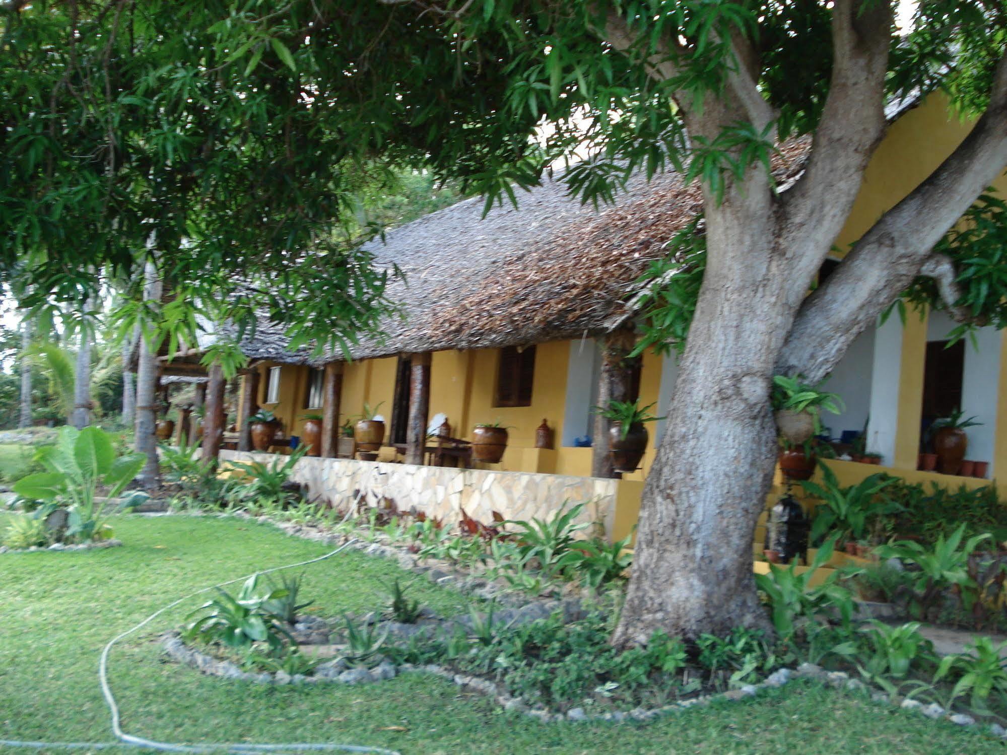 Kinasi Lodge Utende Exterior photo