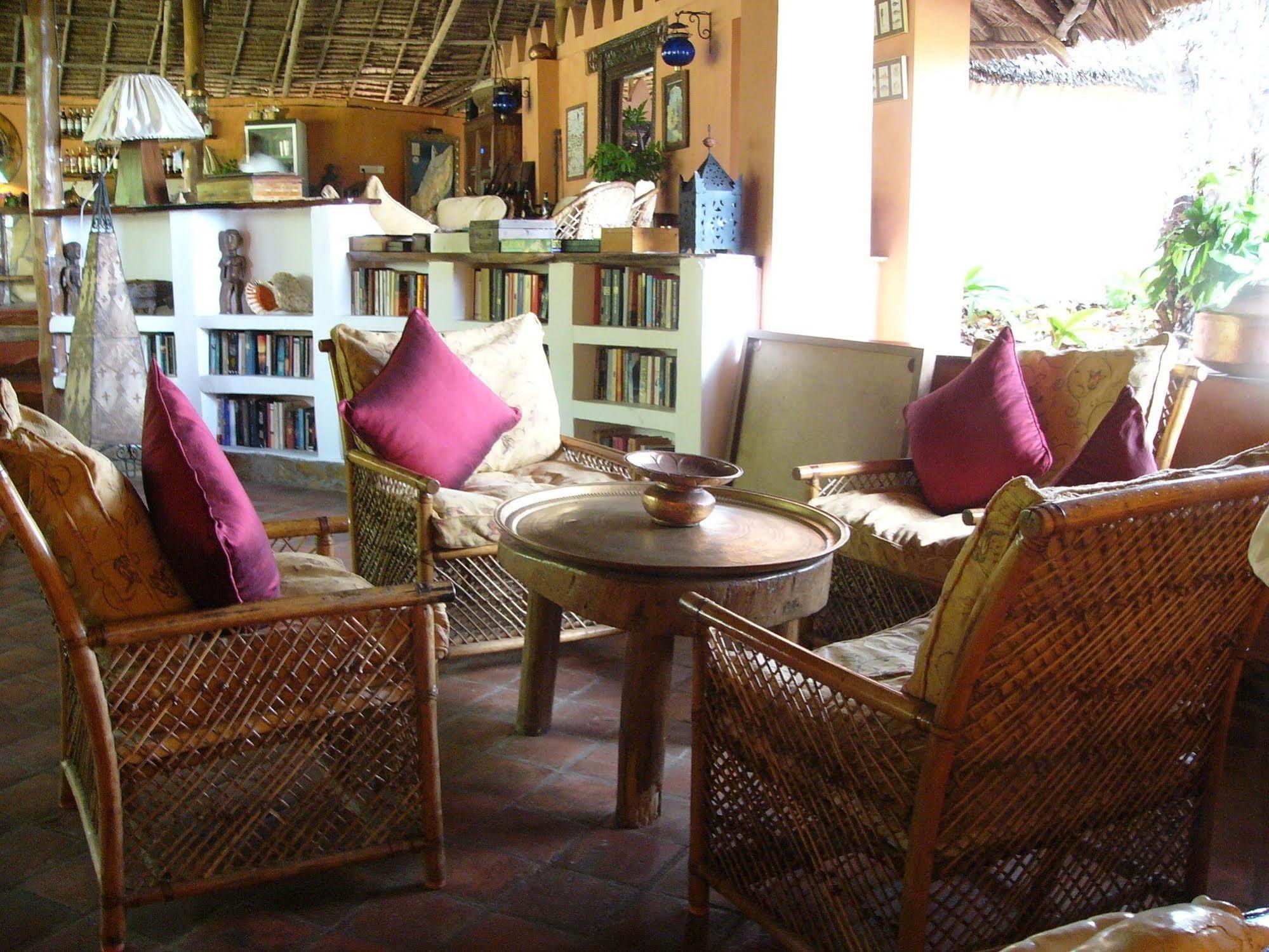 Kinasi Lodge Utende Exterior photo